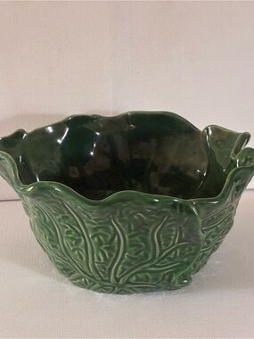 Noble Excellence Glossy Dark Green Leaf-Textured Ceramic Bowl